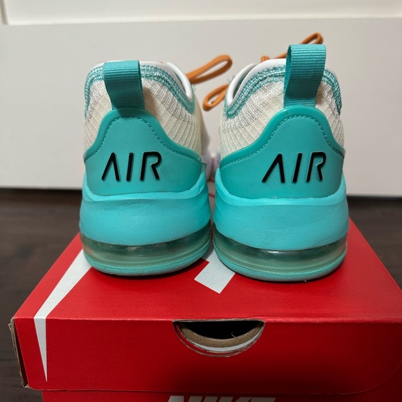 Nike! Shoes π - Picture 2 of 10